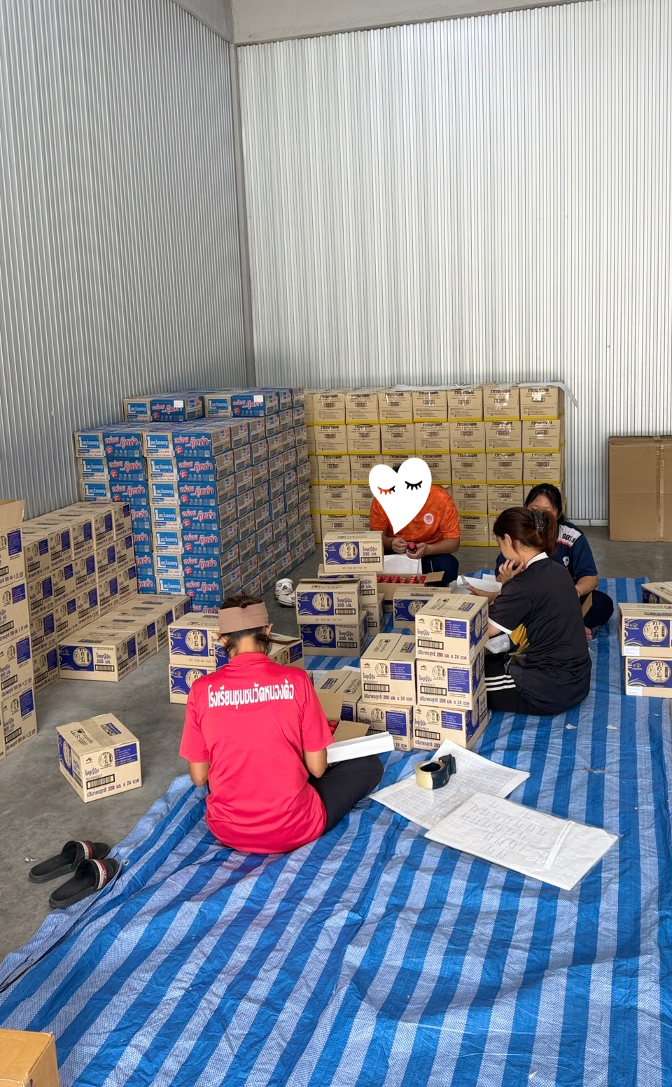 Applying Korean-language labels to food products before export