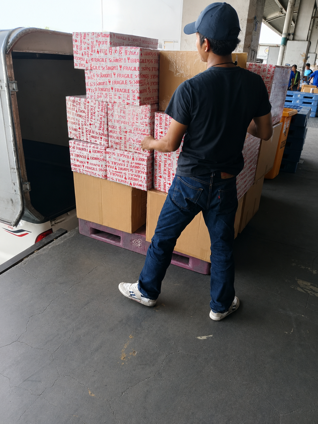 VLAB parcel handling operation