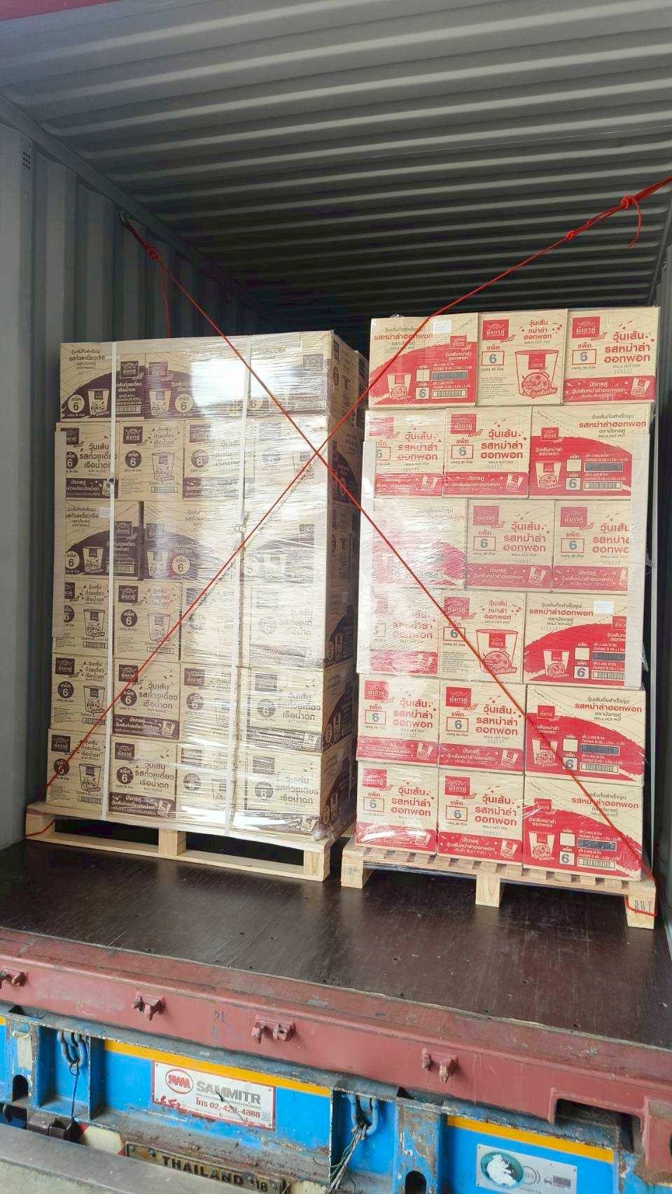 Thai food products being loaded for export to Korea