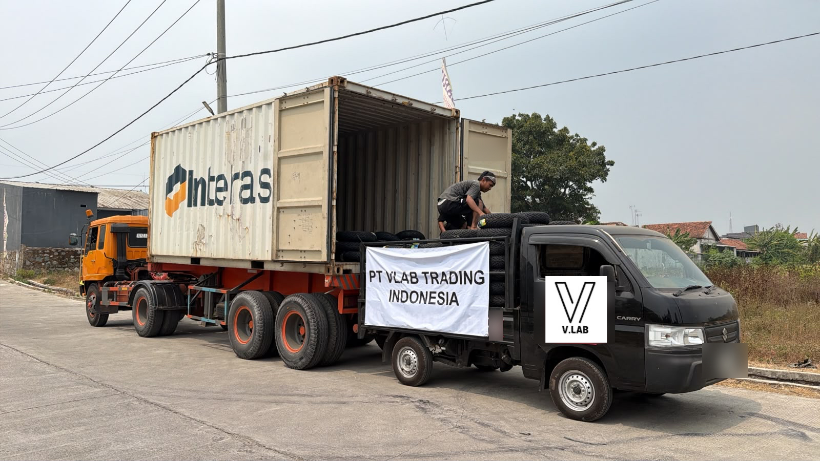 Motorcycle tire loading preparation for international B2B export